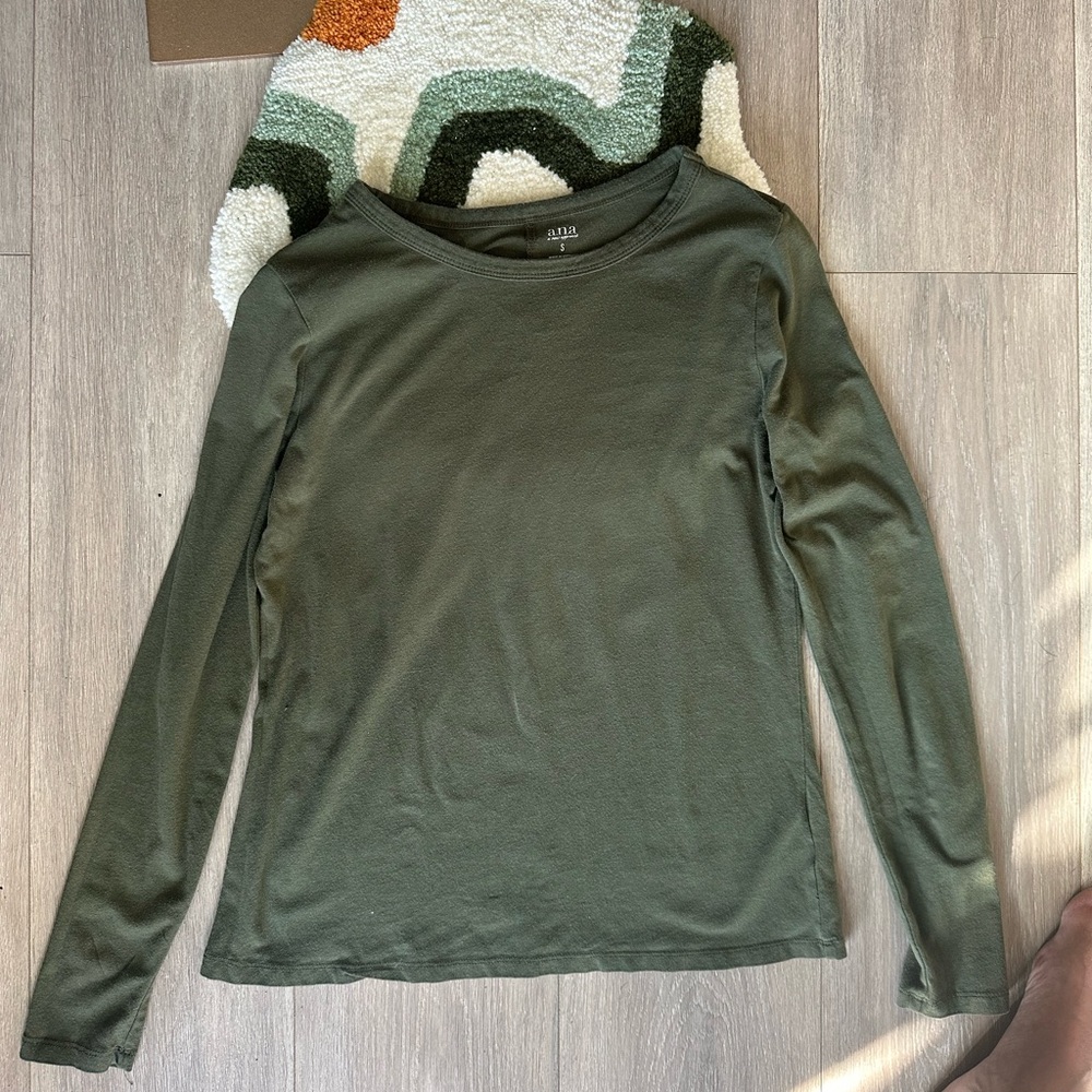 Ana olive green long sleeved tee. Size small.
